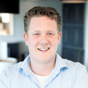 Mark Lubberhuizen, foto van de voorkant lachend